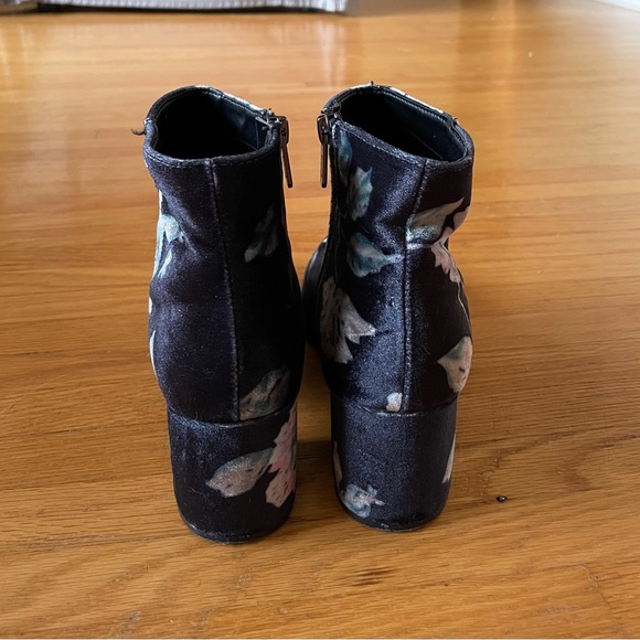 Circus by Sam Edelman Velvet Floral Bootie.  Size 8.5. - Picture 12 of 12